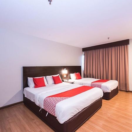 Oyo 89421 Pp Island Hotel George Town Buitenkant foto