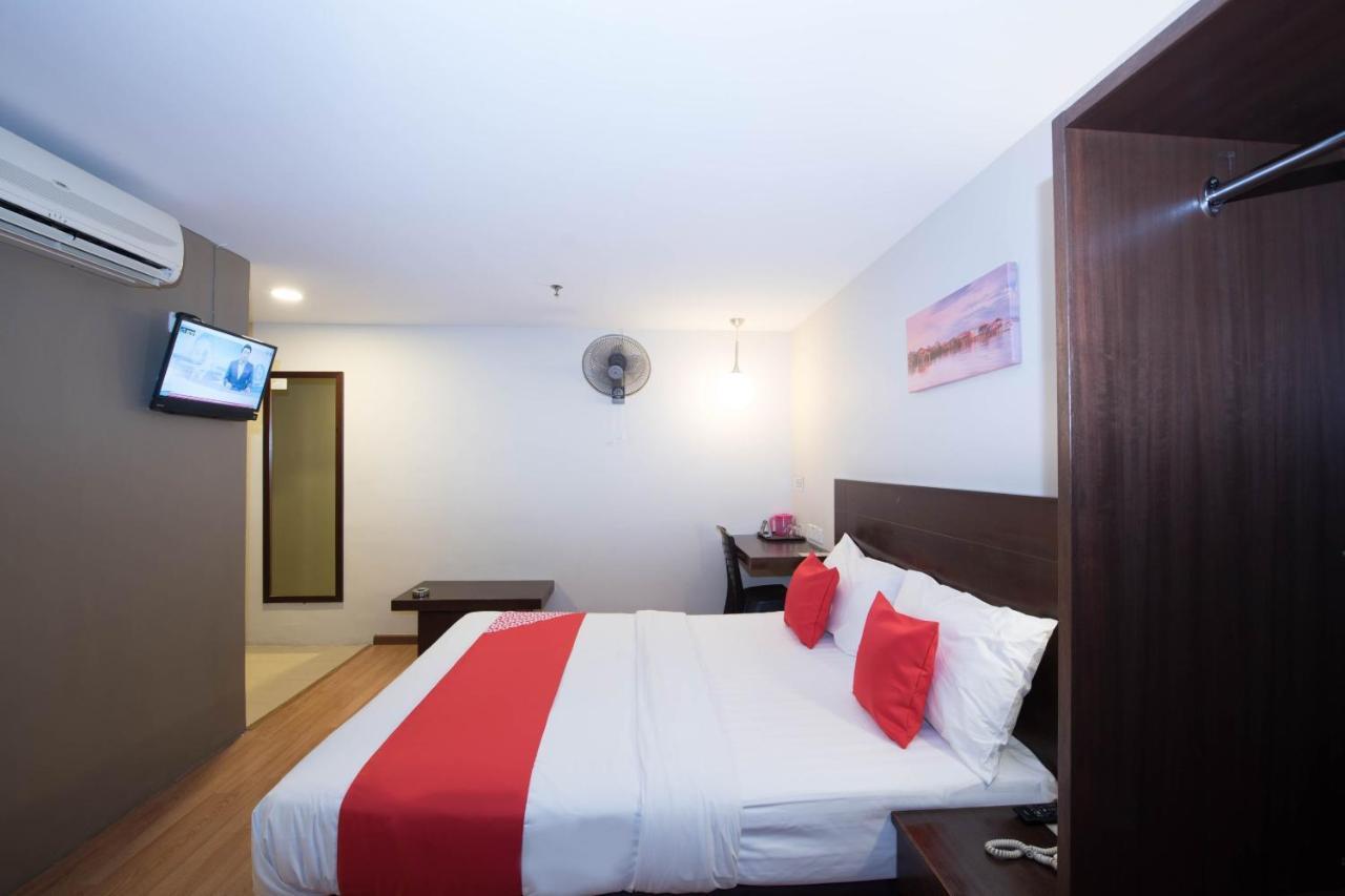 Oyo 89421 Pp Island Hotel George Town Buitenkant foto