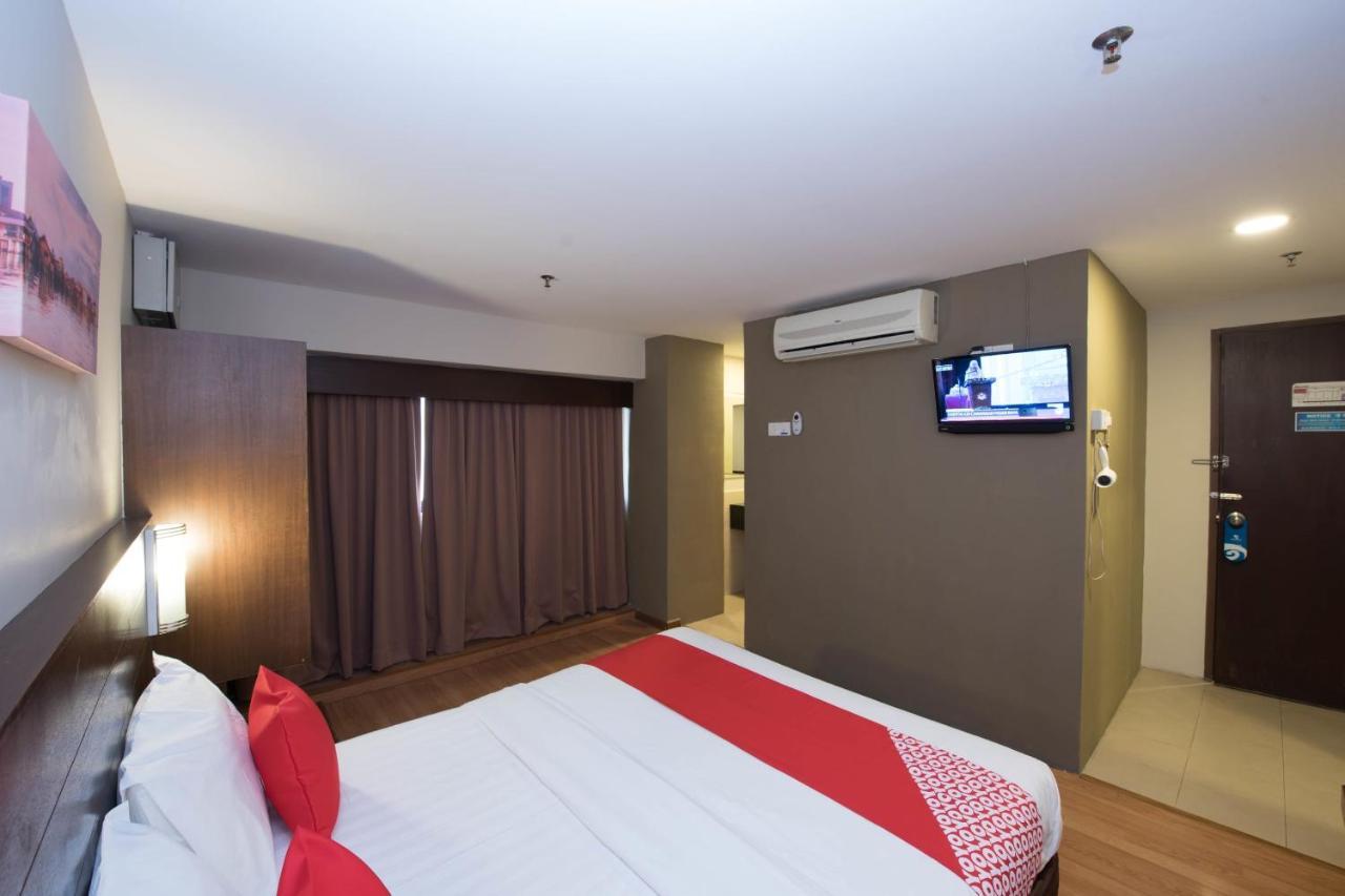 Oyo 89421 Pp Island Hotel George Town Buitenkant foto