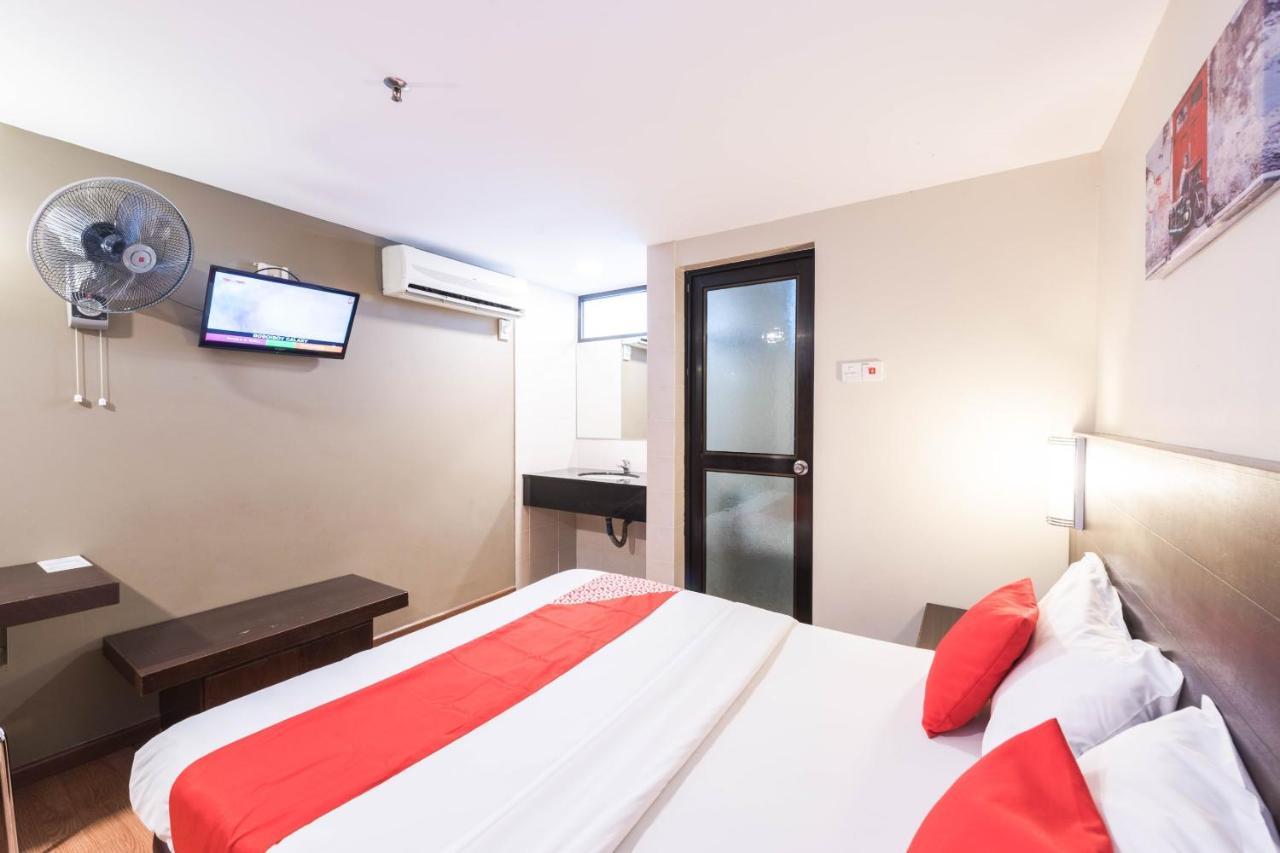 Oyo 89421 Pp Island Hotel George Town Buitenkant foto