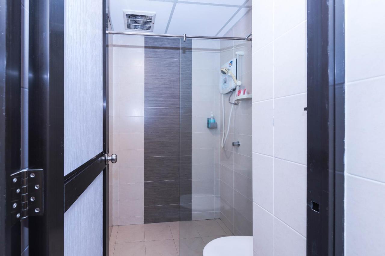Oyo 89421 Pp Island Hotel George Town Buitenkant foto