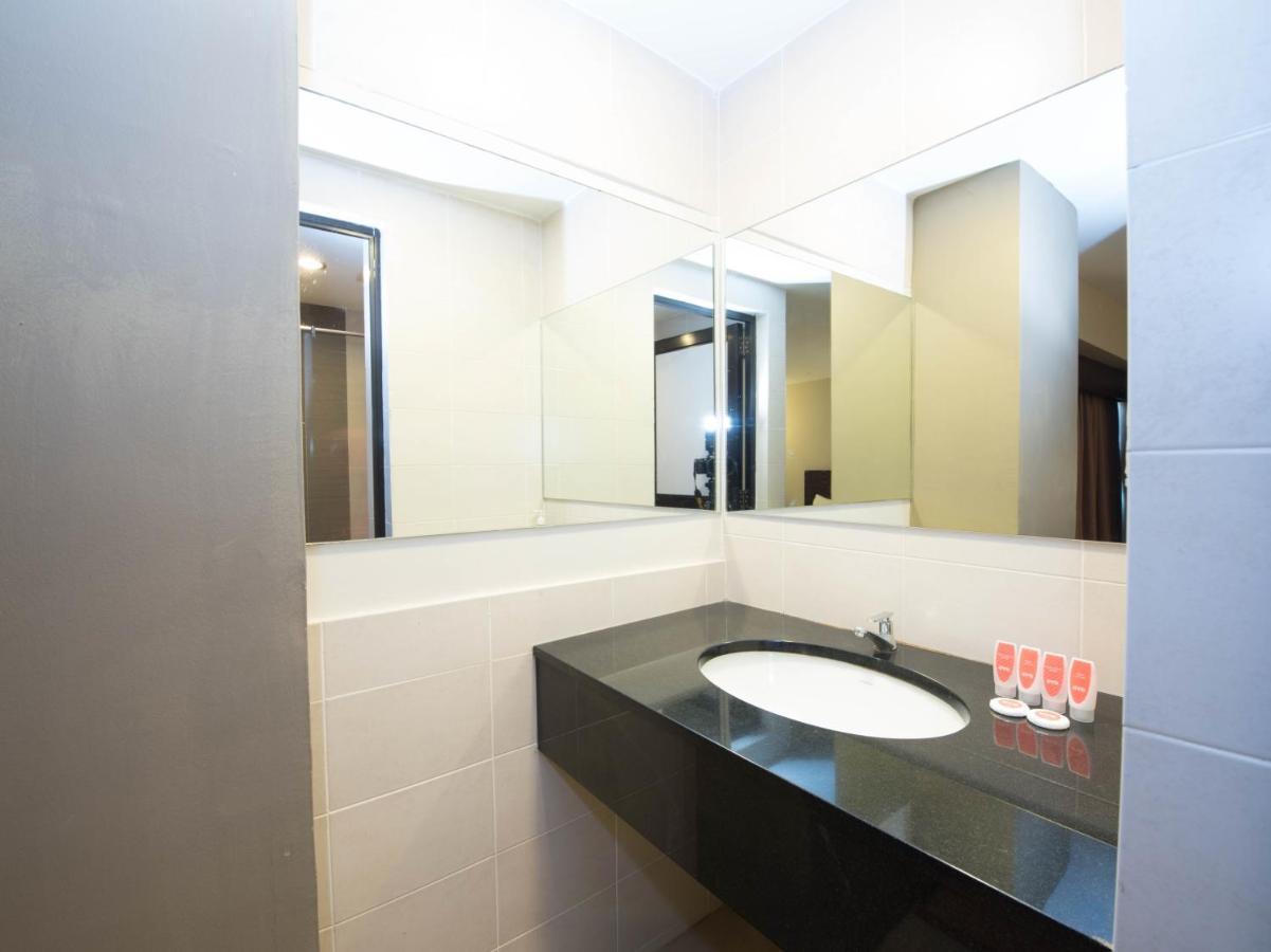 Oyo 89421 Pp Island Hotel George Town Buitenkant foto