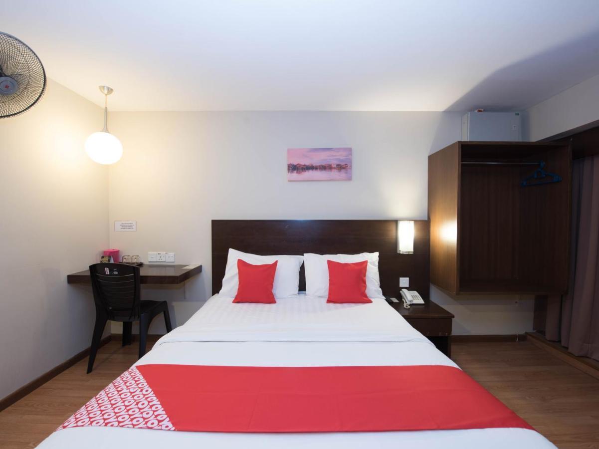Oyo 89421 Pp Island Hotel George Town Buitenkant foto