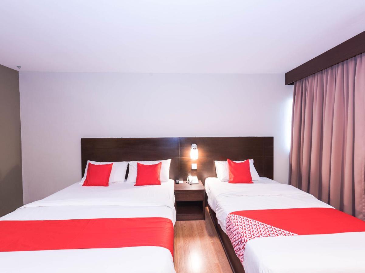 Oyo 89421 Pp Island Hotel George Town Buitenkant foto