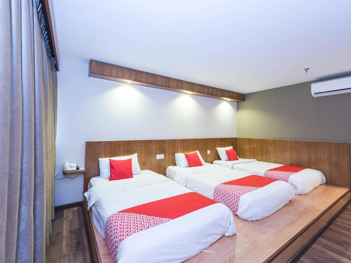 Oyo 89421 Pp Island Hotel George Town Buitenkant foto